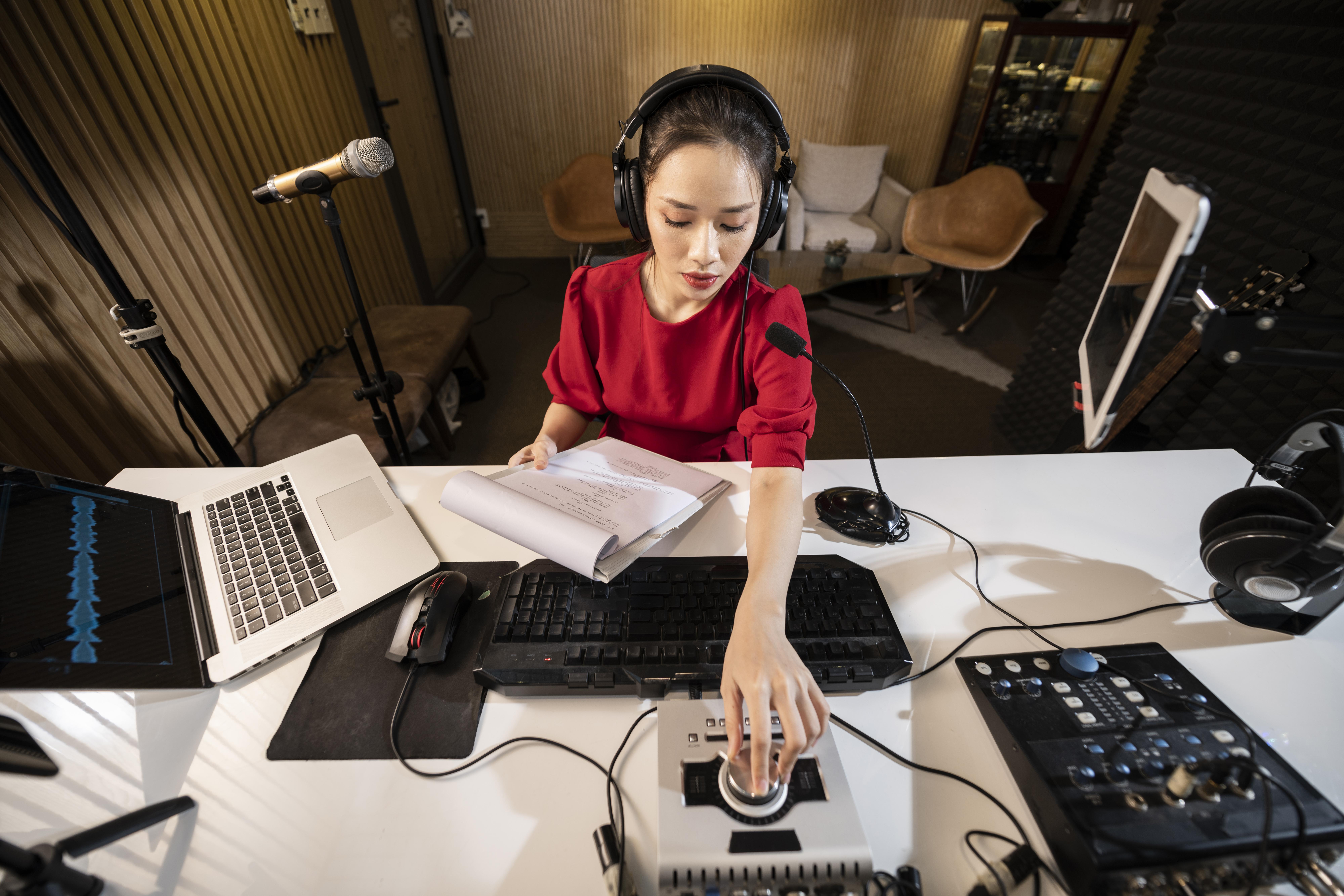 How AI Revolutionizes Music Composition