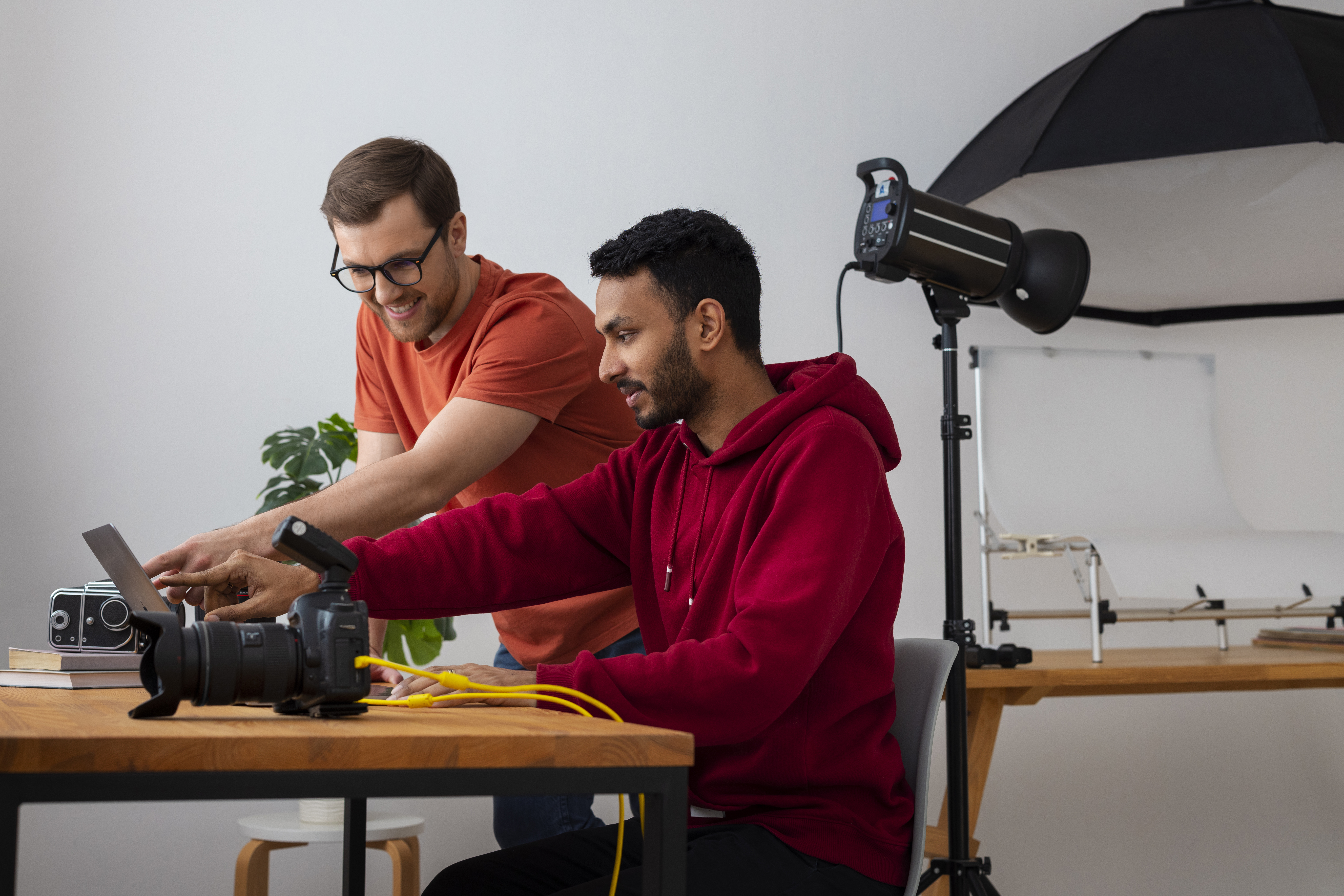 How AI Revolutionizes Artistic Expression: A Complete Guide